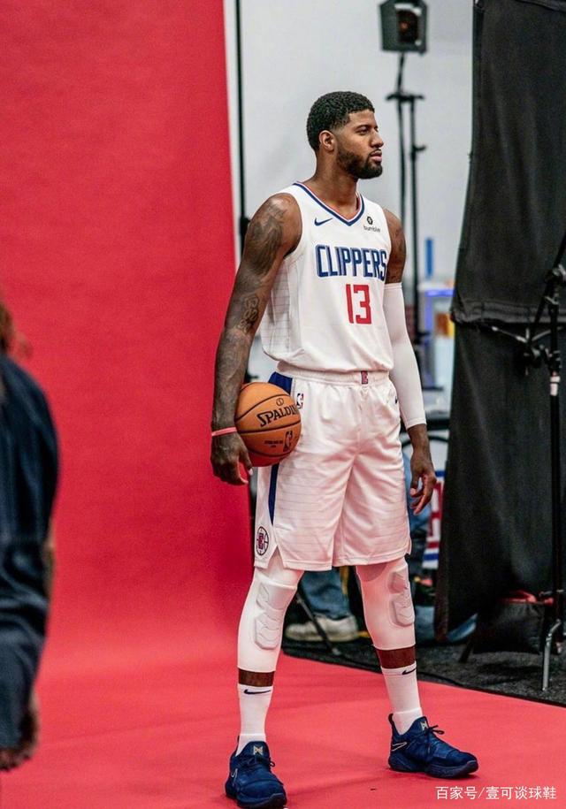 杜兰特篮下补篮，逆转比赛（杜兰特补篮扭转战局）