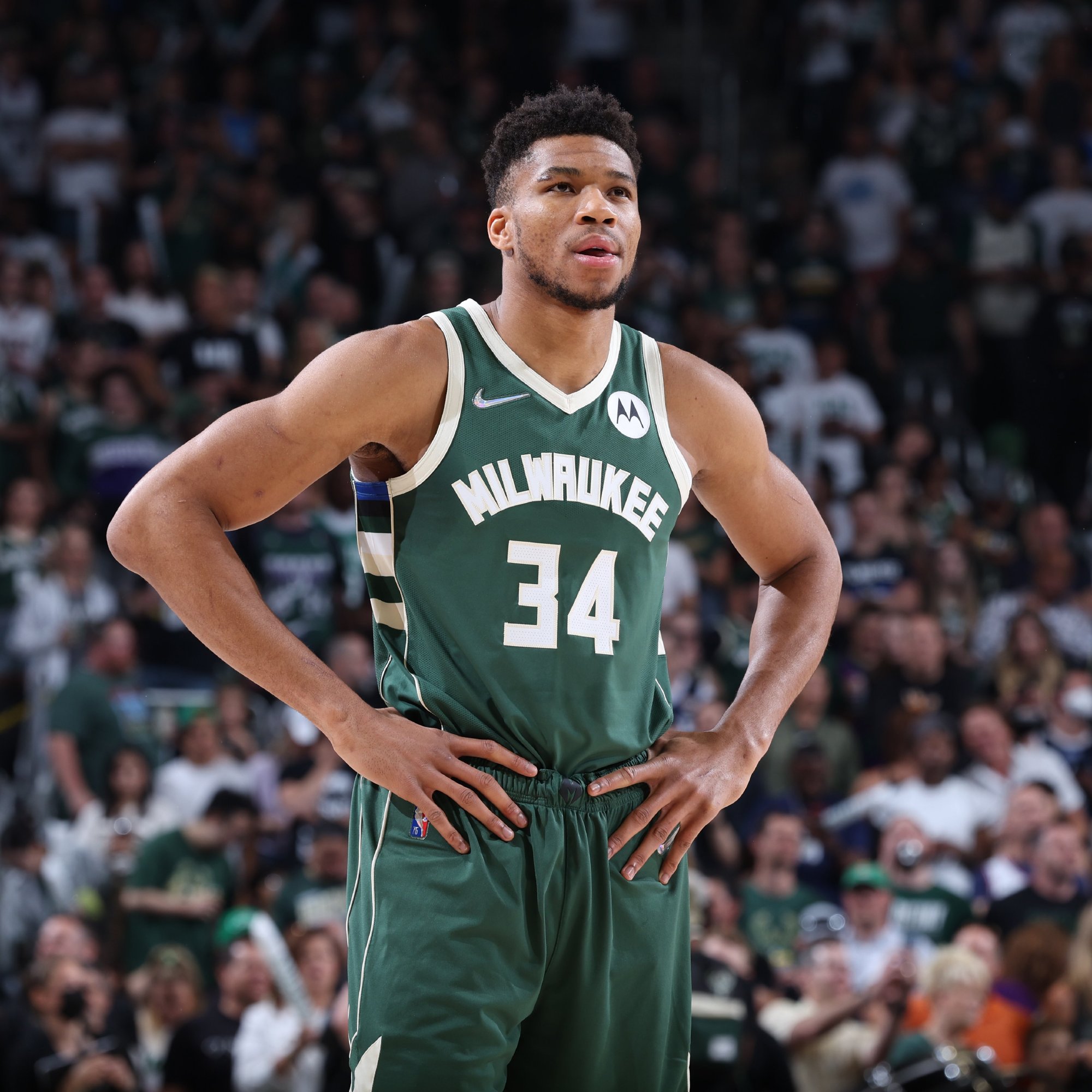 北京时间11月27日04：00，欧冠将会迎来一场...（欧冠重磅对决将于北京时间11月27日04：00打响）