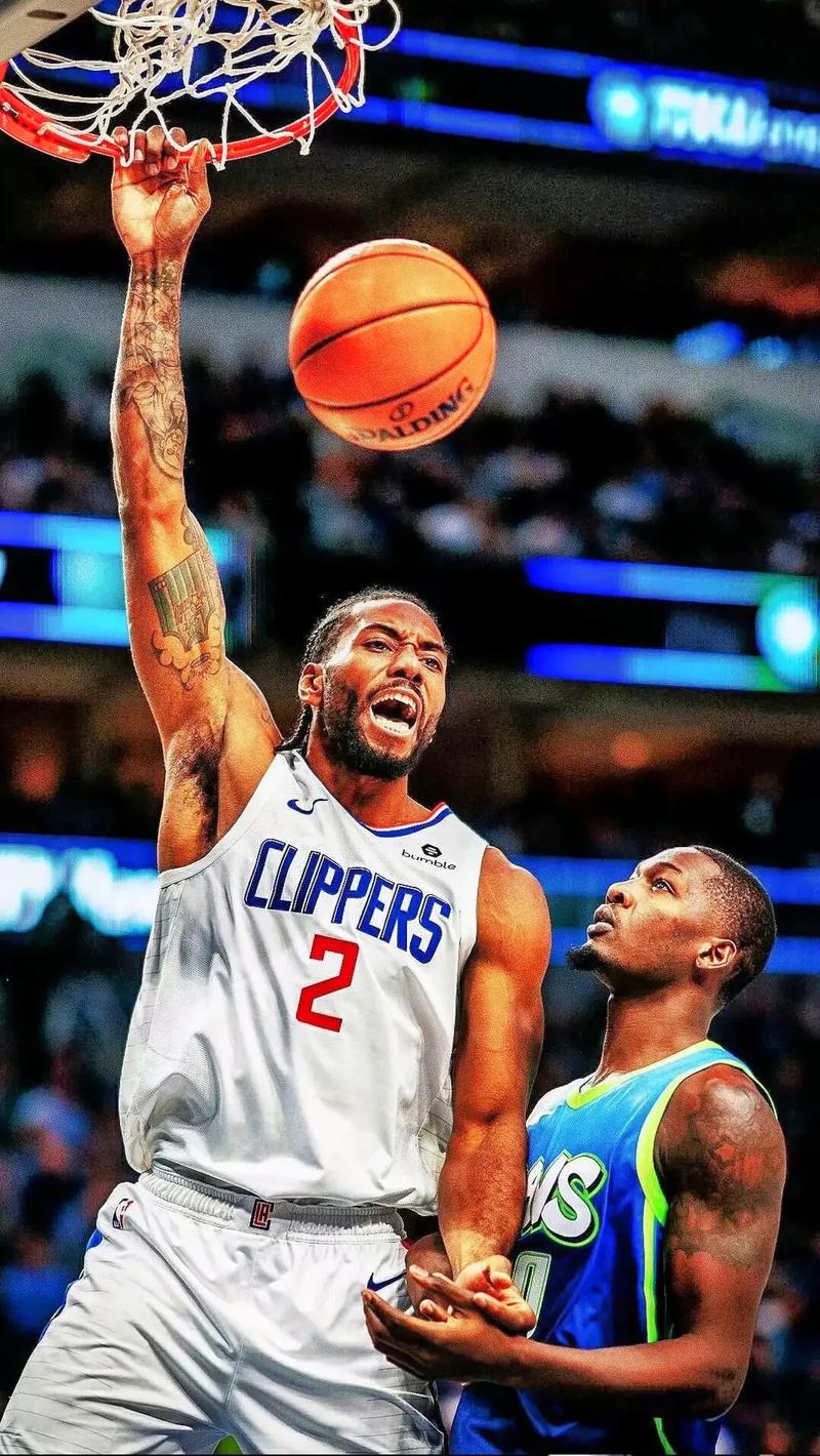 利物浦发角球期间 萨拉赫和亨德森聊了很久（利物浦角球时，萨拉赫与亨德森长时间交流）