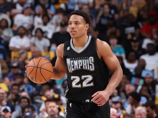 混团夺冠，国乒陪练角落等待，谁注意孙颖莎举动，刘国梁没说错（混合团体夺冠，国乒陪练默默守在角落，孙颖莎细节引发关注，刘国梁说得没错）