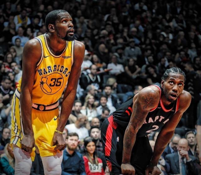 这是中后卫？范德芬长途奔袭神似孙兴慜的普斯卡什奖进球（中卫也能这样？范德芬长途奔袭复刻孙兴慜普斯卡什神球）