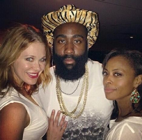 C罗晒与特朗普合照：感谢总统先生的邀请和热情欢迎（C罗分享与特朗普合影：感谢总统的邀请与热情接待）