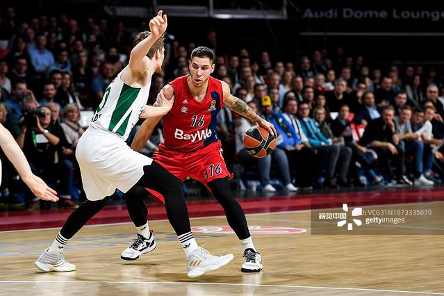 尼克斯击败雄鹿成功晋级，近7场两队对决尼克斯6胜1负（尼克斯力克雄鹿挺进下一轮，最近7次交锋6胜1负）